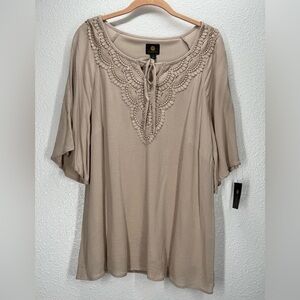 JM Collection Beige Tunic with Lace Accent Short Sleeve Large